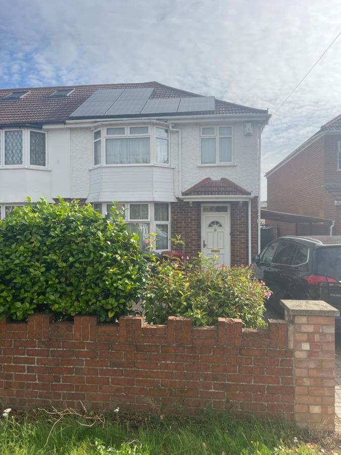 Single Room Canvey Island Екстериор снимка